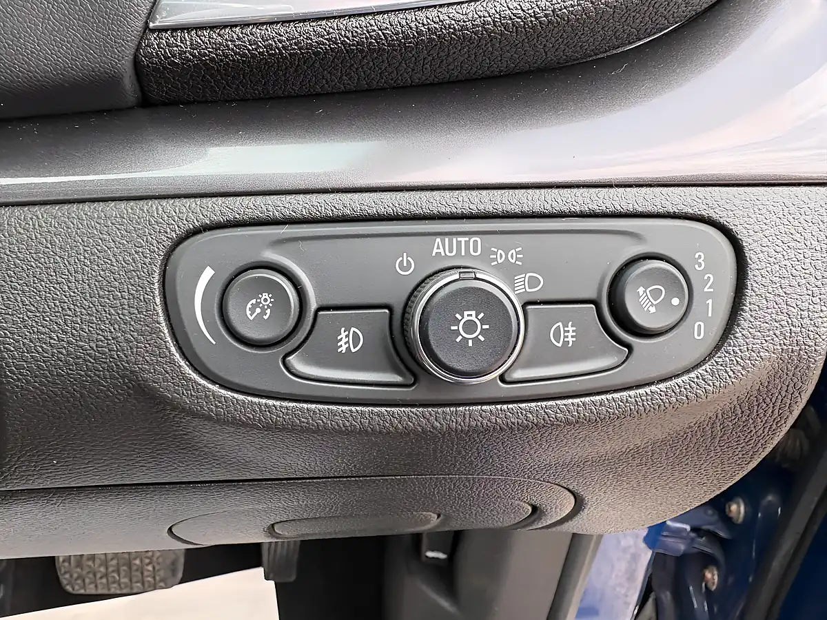 Used 2018 Vauxhall Mokka X Elite Nav Blue - Interior and Exterior details 17
