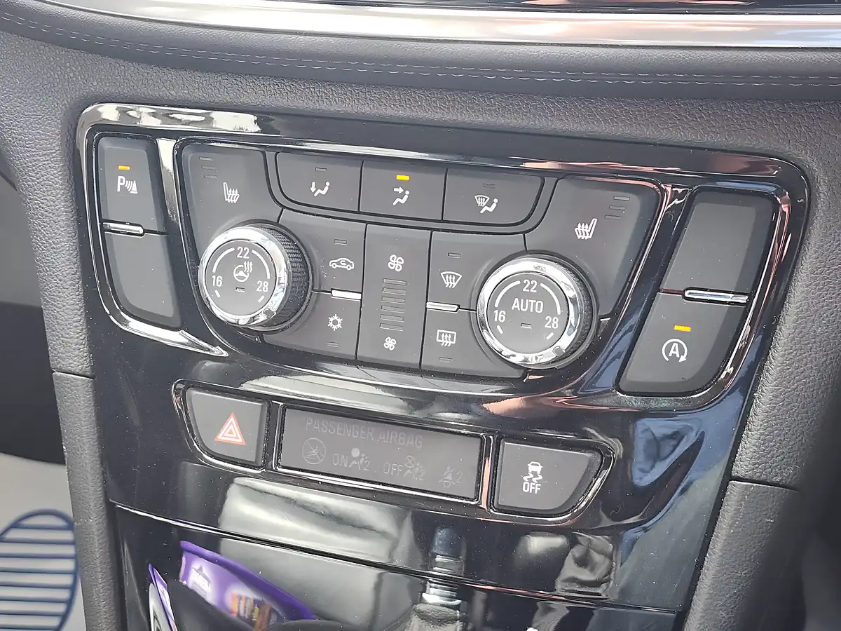 Used 2018 Vauxhall Mokka X Elite Nav Orange - Interior and Exterior details 13