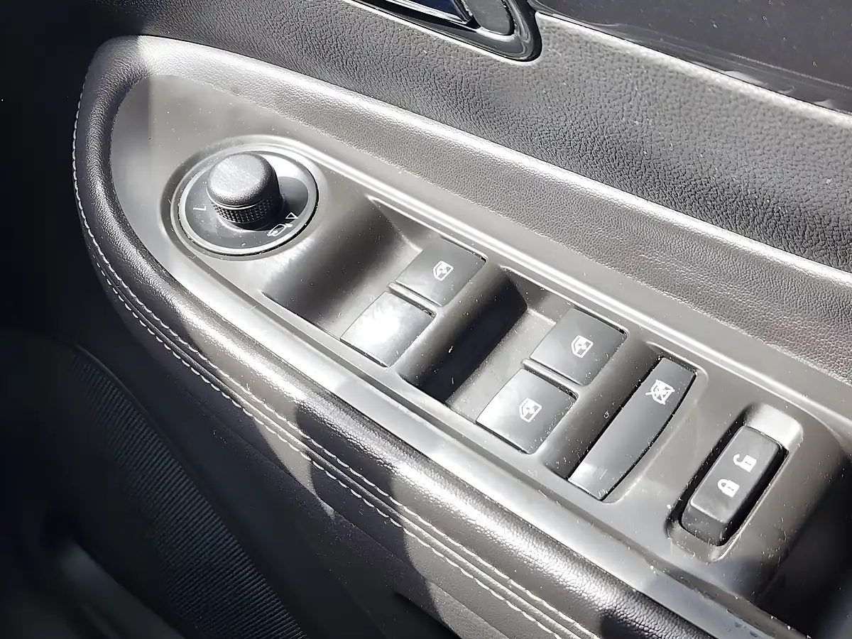 Used 2018 Vauxhall Mokka X Elite Nav Orange - Interior and Exterior details 17