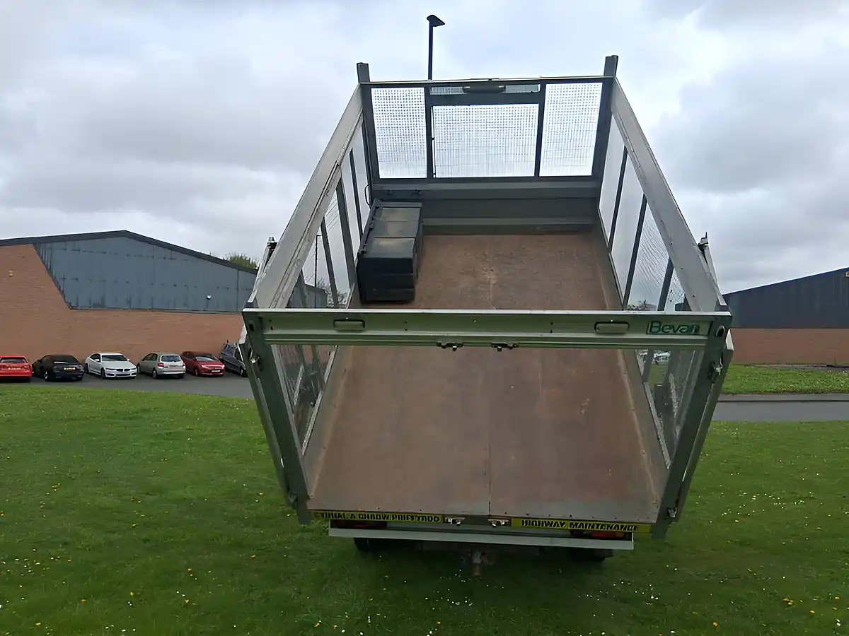 Used 2018 Vauxhall Movano 3500 Caged Tipper White - Interior and Exterior details 2