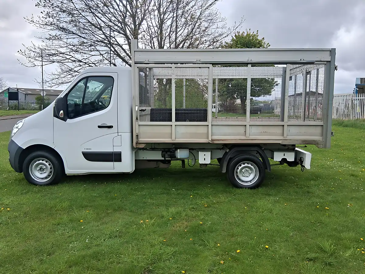 Used 2018 Vauxhall Movano 3500 Caged Tipper White - Interior and Exterior details 4