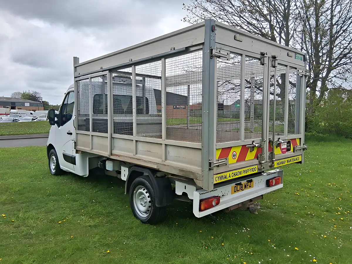 Used 2018 Vauxhall Movano 3500 Caged Tipper White - Interior and Exterior details 5