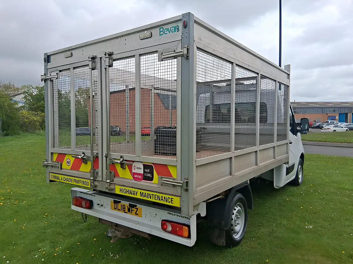Used 2018 Vauxhall Movano 3500 Caged Tipper White - Interior and Exterior details 7