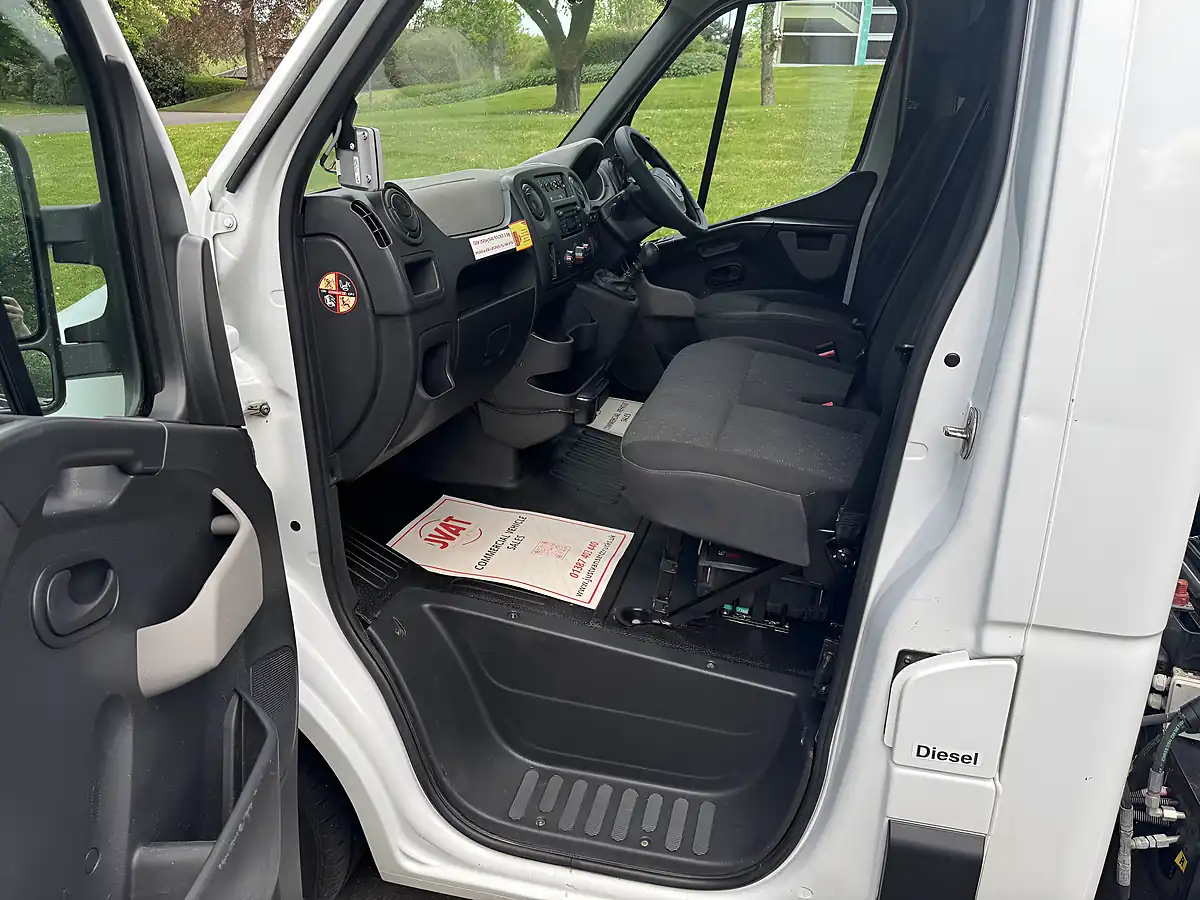 Used 2018 Vauxhall Movano Chassis Cab White - Interior and Exterior details 15