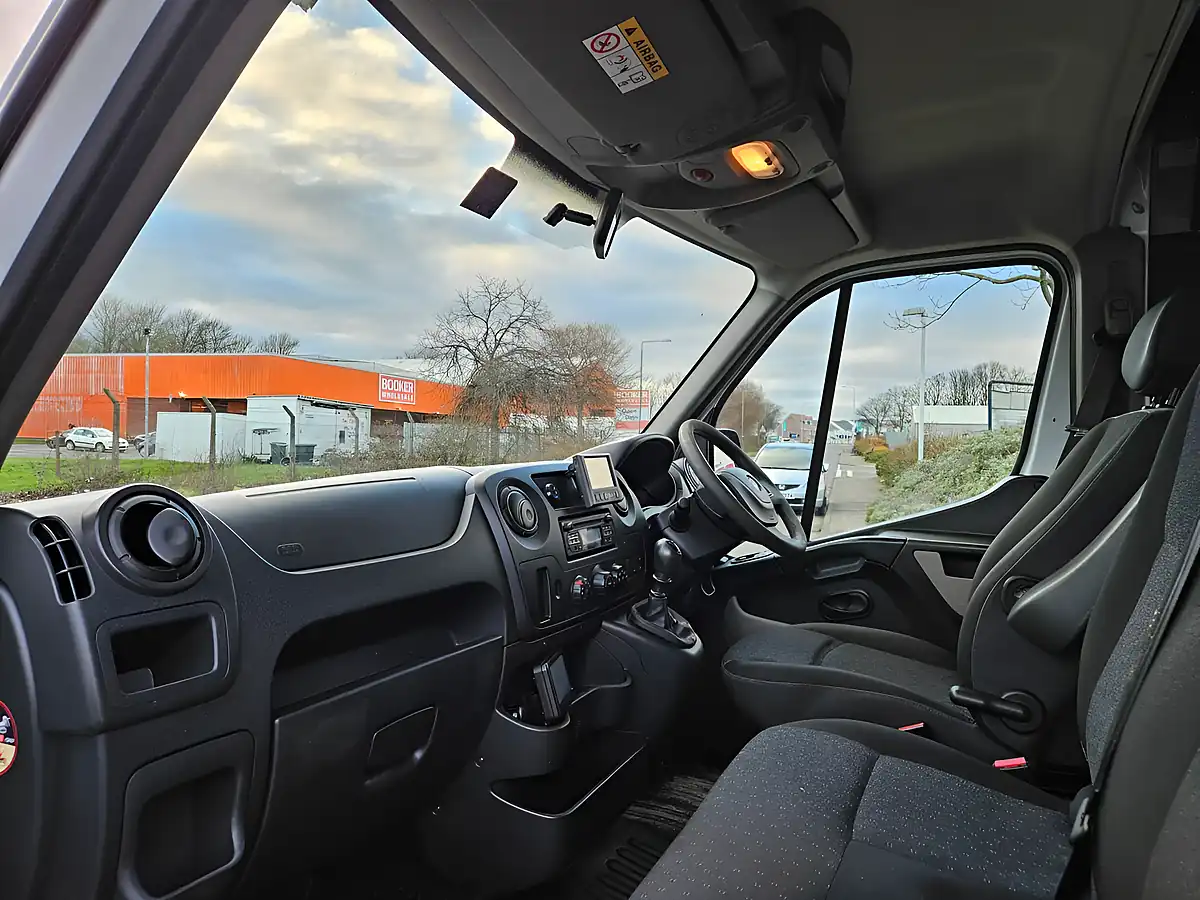 Used 2018 Vauxhall Movano F3500 Mwb Mess Unit White - Interior and Exterior details 11