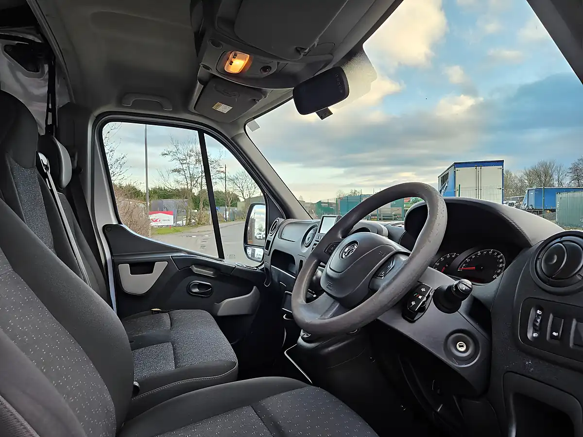 Used 2018 Vauxhall Movano F3500 Mwb Mess Unit White - Interior and Exterior details 12