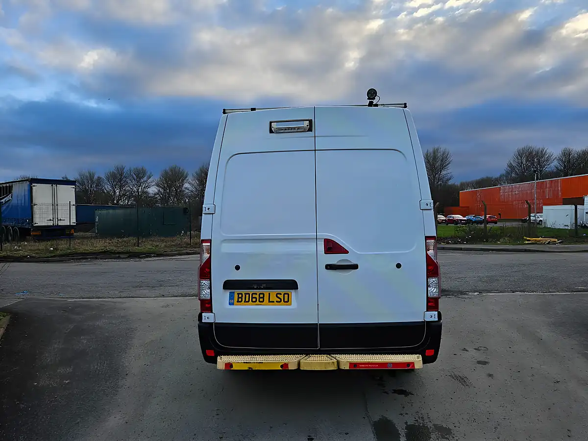 Used 2018 Vauxhall Movano F3500 Mwb Mess Unit White - Interior and Exterior details 7