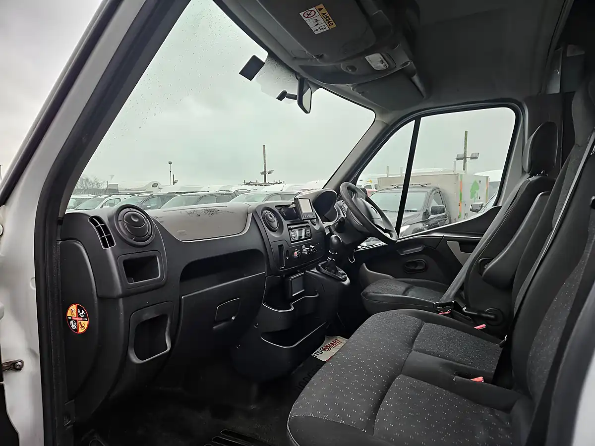 Used 2018 Vauxhall Movano F3500 Mwb Mess Unit White - Interior and Exterior details 11