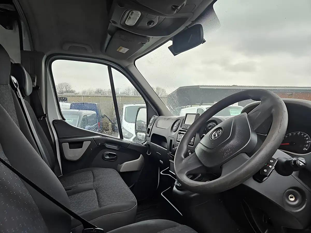 Used 2018 Vauxhall Movano F3500 Mwb Mess Unit White - Interior and Exterior details 12