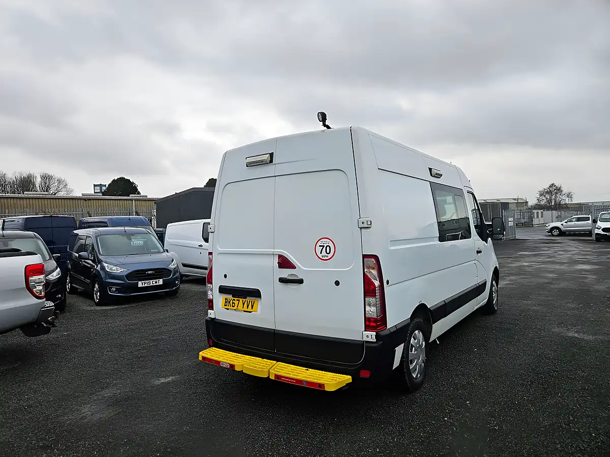 Used 2018 Vauxhall Movano F3500 Mwb Mess Unit White - Interior and Exterior details 8