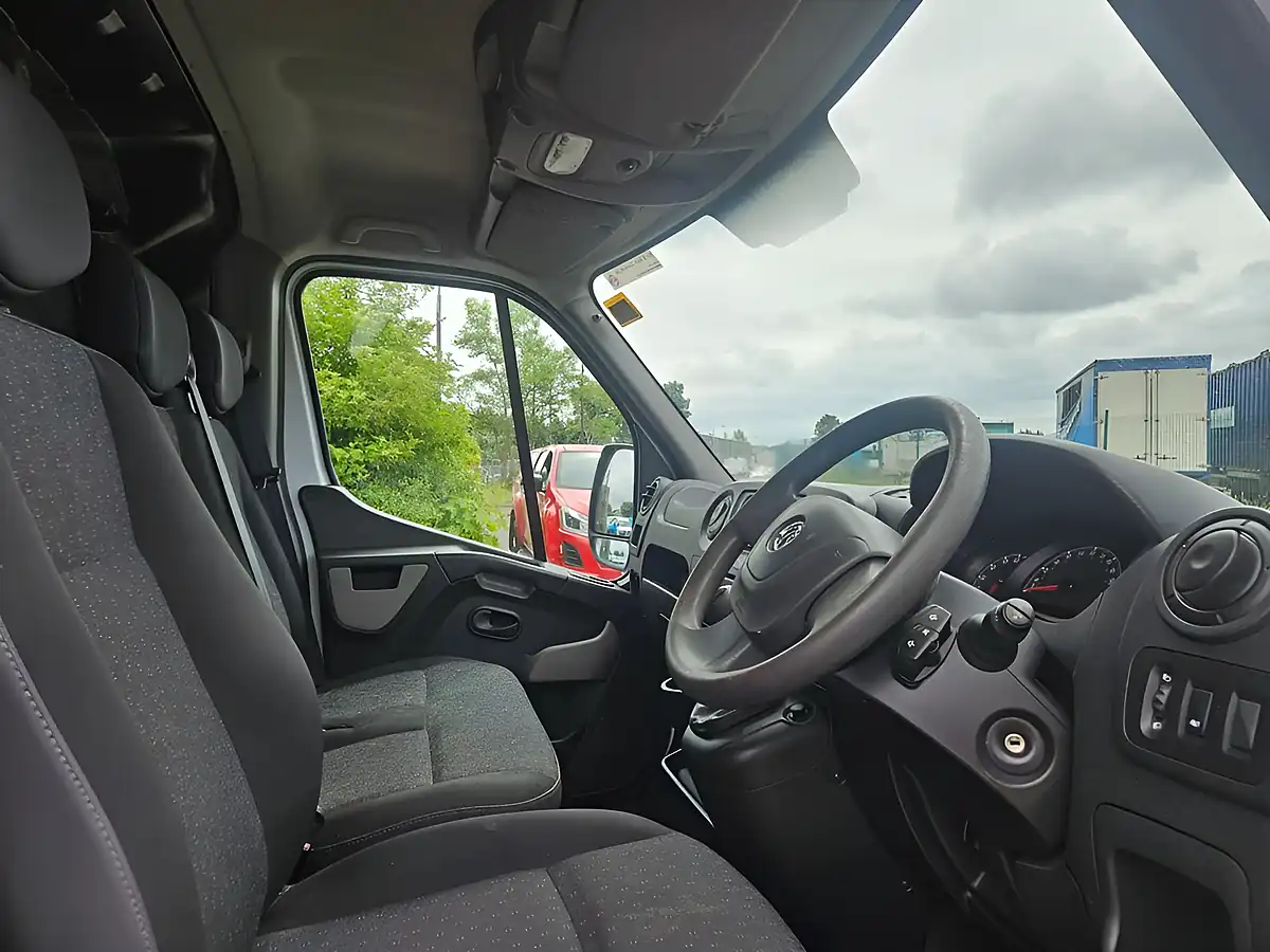 Used 2018 Vauxhall Movano L2H2 F3500 White - Interior and Exterior details 12
