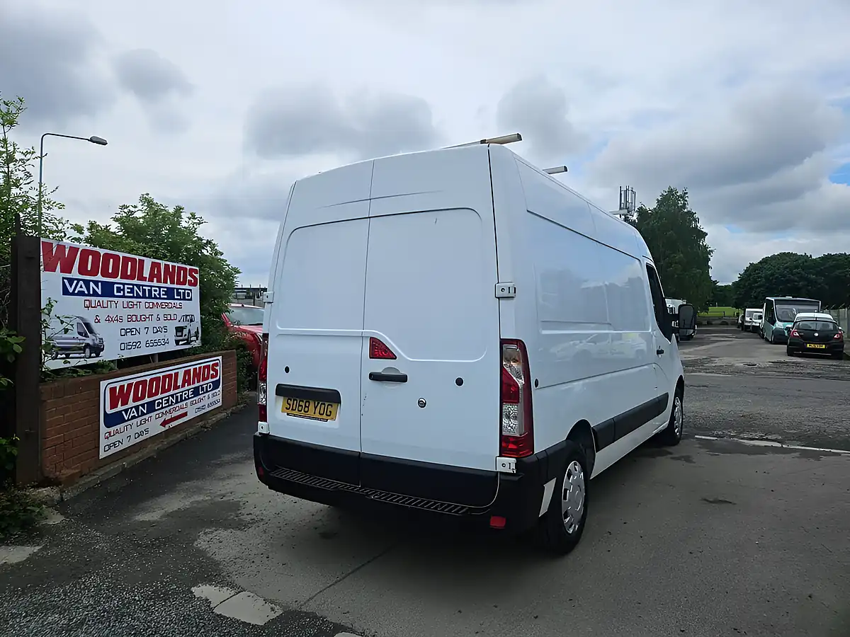 Used 2018 Vauxhall Movano L2H2 F3500 White - Interior and Exterior details 8