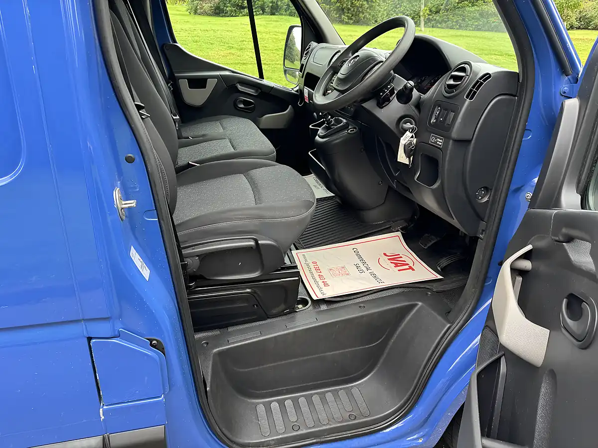 Used 2018 Vauxhall Movano Panel Van Blue - Interior and Exterior details 10