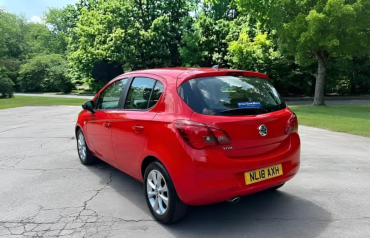 Used 2018 Vauxhall Viva Se Red - Interior and Exterior details 3