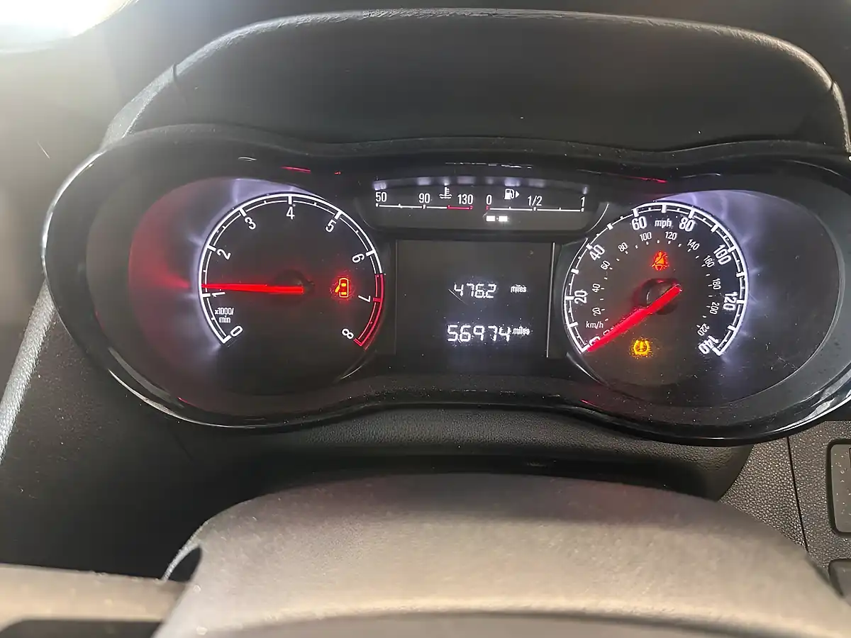 Used 2018 Vauxhall Viva Se Red - Interior and Exterior details 7