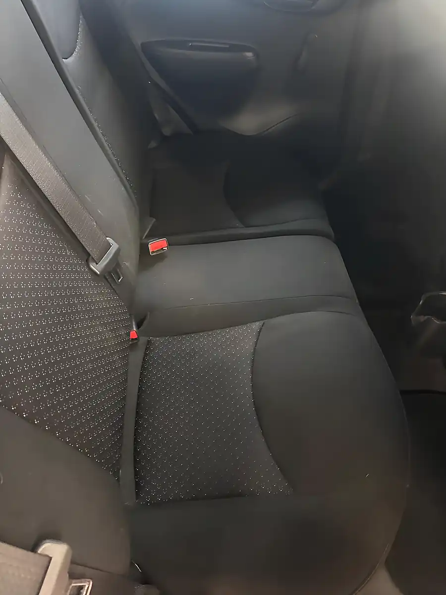 Used 2018 Vauxhall Viva Se Red - Interior and Exterior details 8