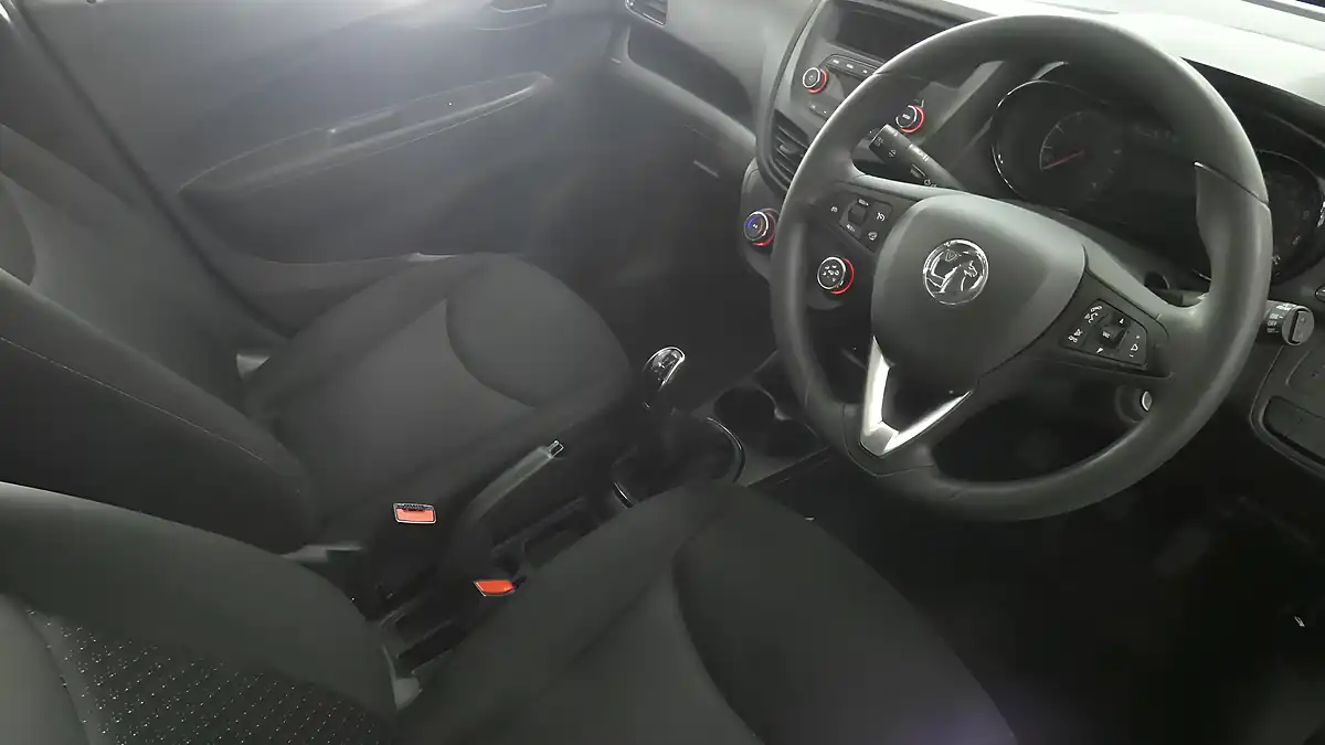 Used 2018 Vauxhall Viva Se Silver - Interior and Exterior details 5