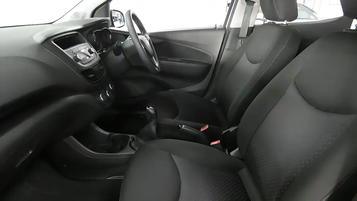 Used 2018 Vauxhall Viva Se Silver - Interior and Exterior details 6
