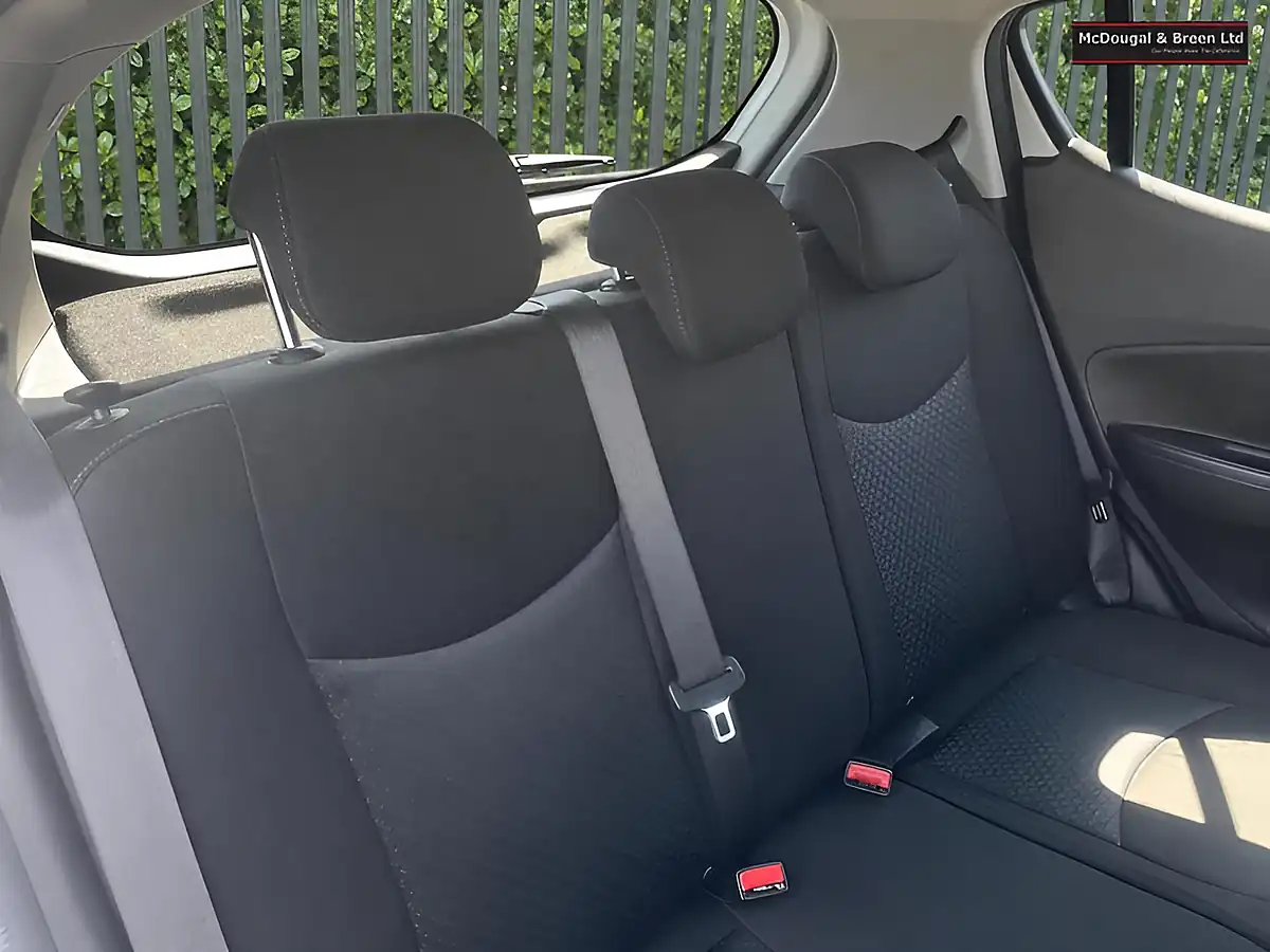 Used 2018 Vauxhall Viva Se White - Interior and Exterior details 14