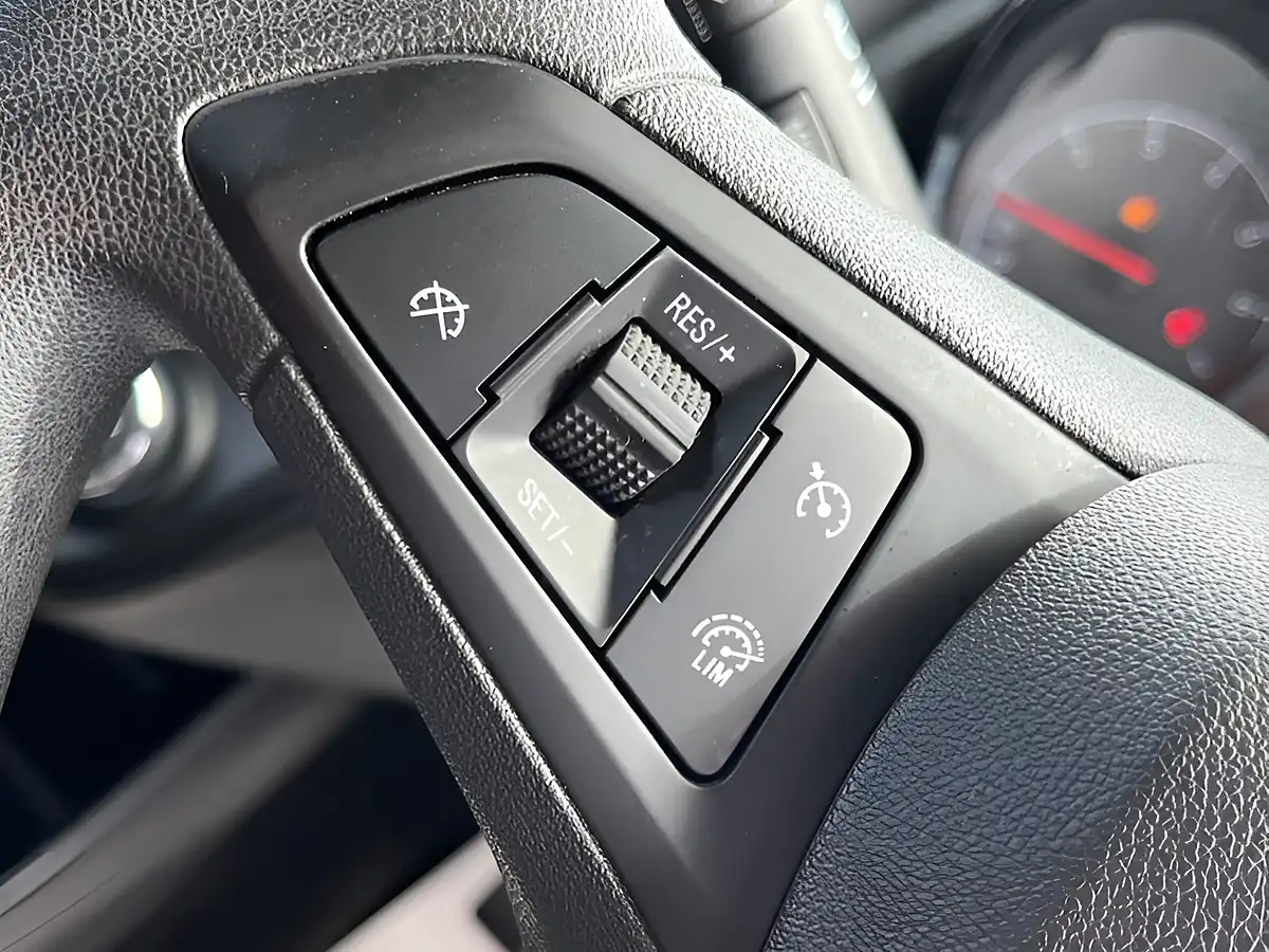 Used 2018 Vauxhall Viva Se White - Interior and Exterior details 15