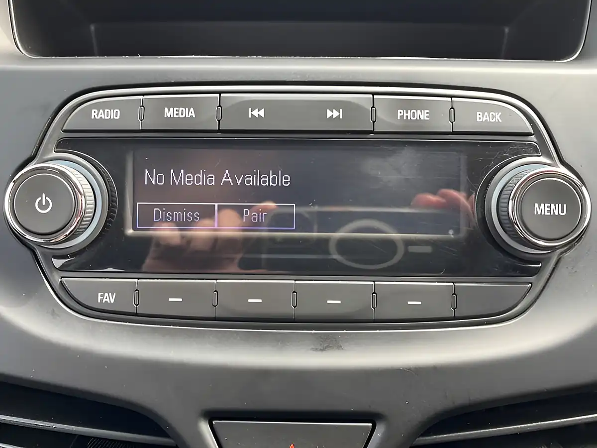 Used 2018 Vauxhall Viva Se White - Interior and Exterior details 16