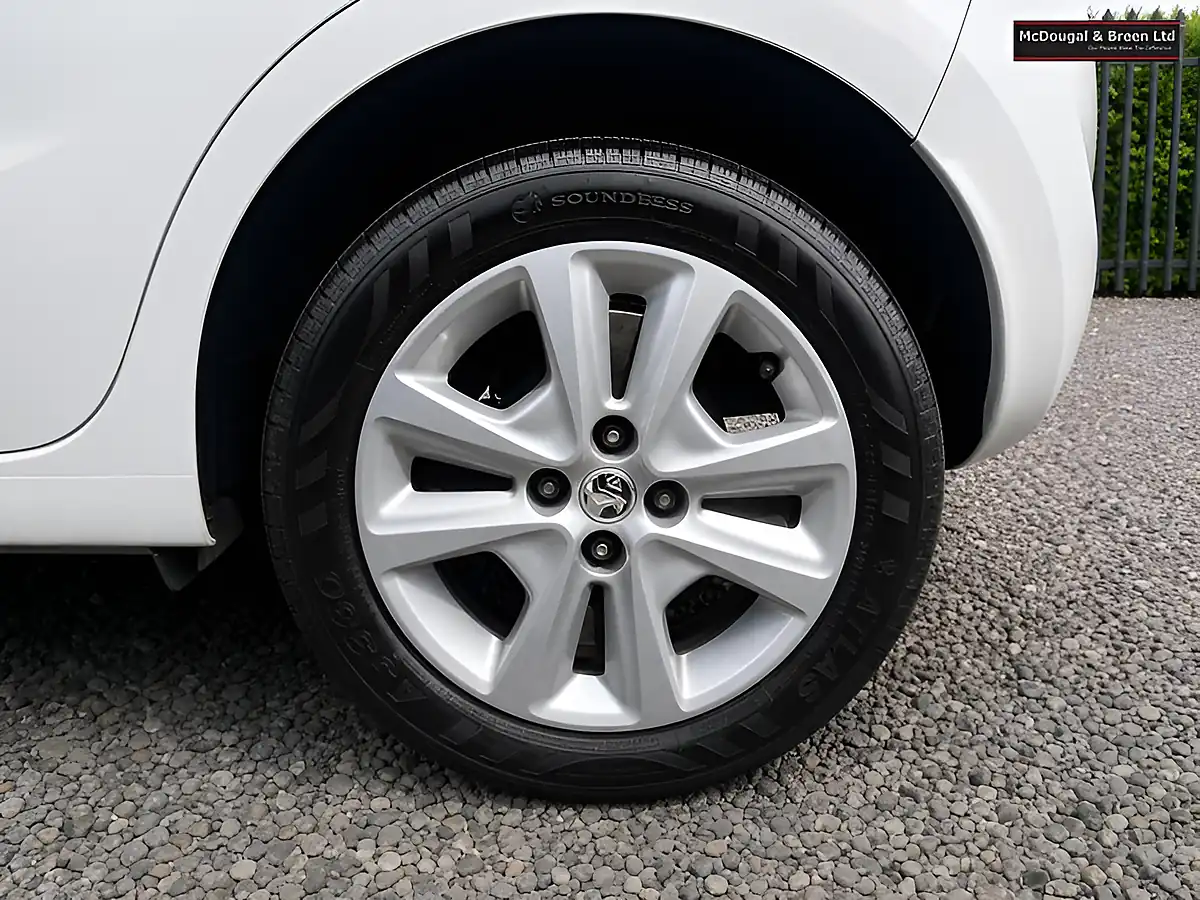 Used 2018 Vauxhall Viva Se White - Interior and Exterior details 9