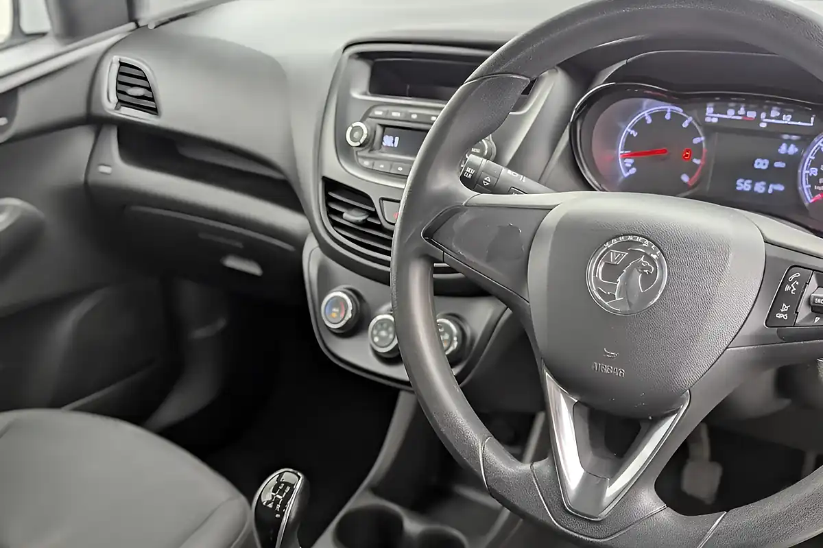 Used 2018 Vauxhall Viva Se White - Interior and Exterior details 15