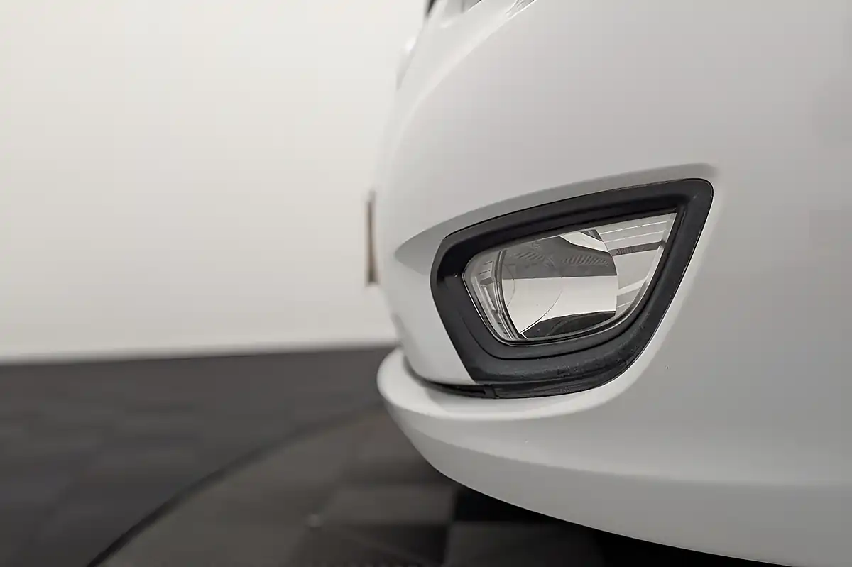 Used 2018 Vauxhall Viva Se White - Interior and Exterior details 17