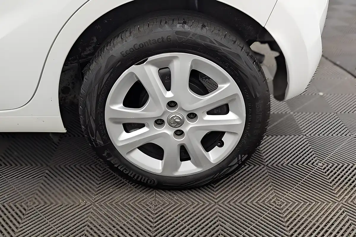Used 2018 Vauxhall Viva Se White - Interior and Exterior details 20