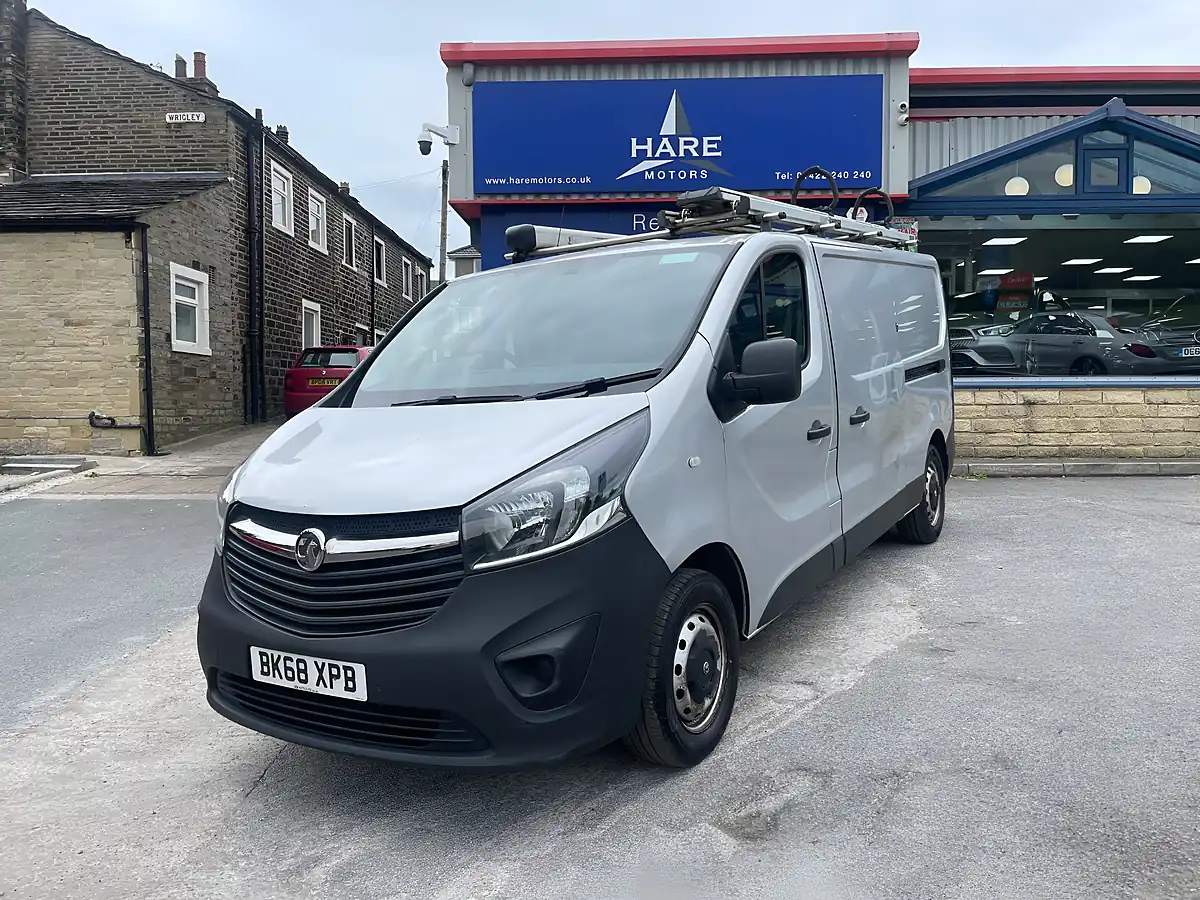 Used 2018 Vauxhall Vivaro 2900 Panel Van L2 H1 Silver - Front View