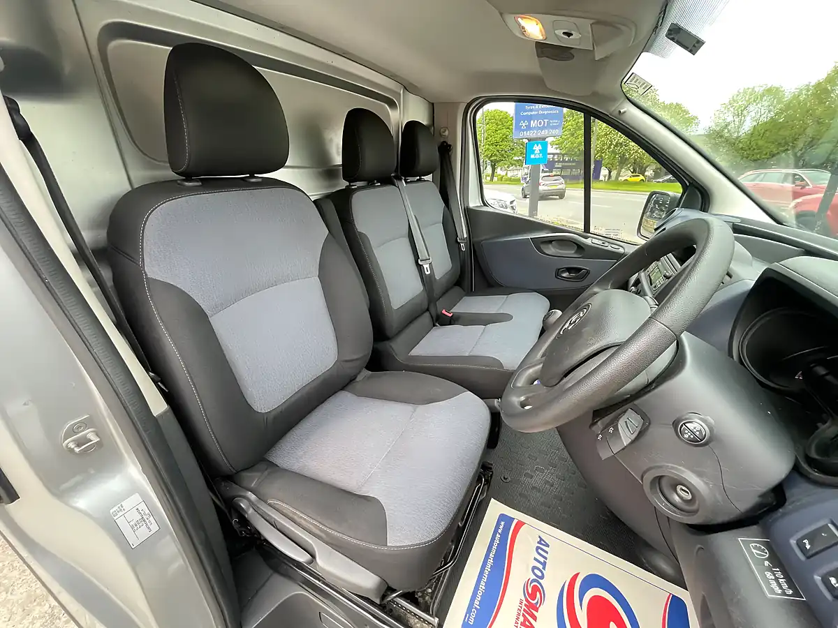 Used 2018 Vauxhall Vivaro 2900 Panel Van L2 H1 Silver - Interior and Exterior details 10