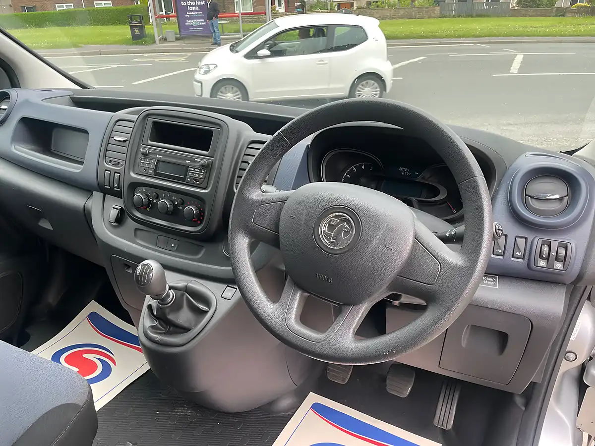 Used 2018 Vauxhall Vivaro 2900 Panel Van L2 H1 Silver - Interior and Exterior details 11