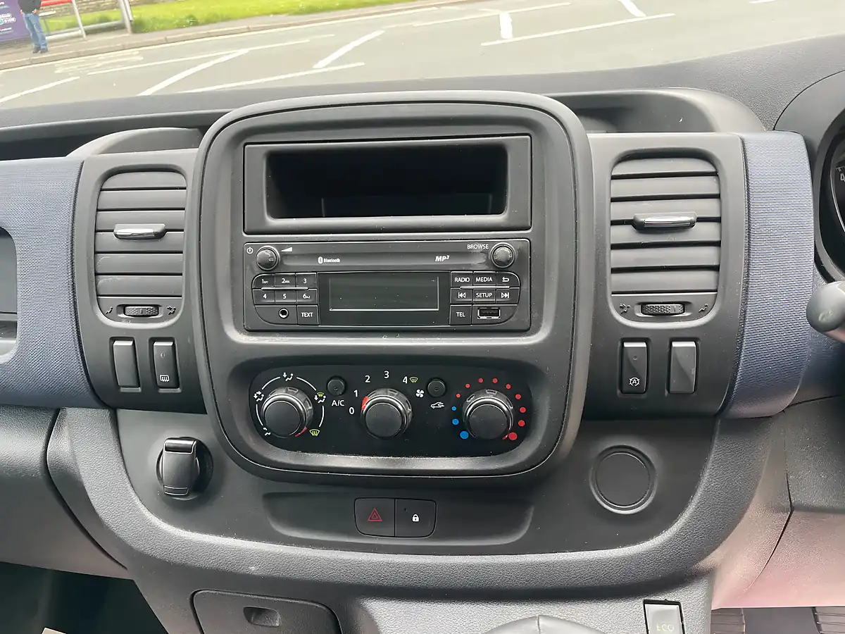 Used 2018 Vauxhall Vivaro 2900 Panel Van L2 H1 Silver - Interior and Exterior details 12
