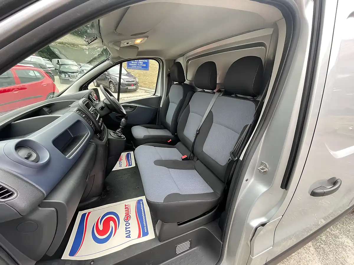 Used 2018 Vauxhall Vivaro 2900 Panel Van L2 H1 Silver - Interior and Exterior details 16