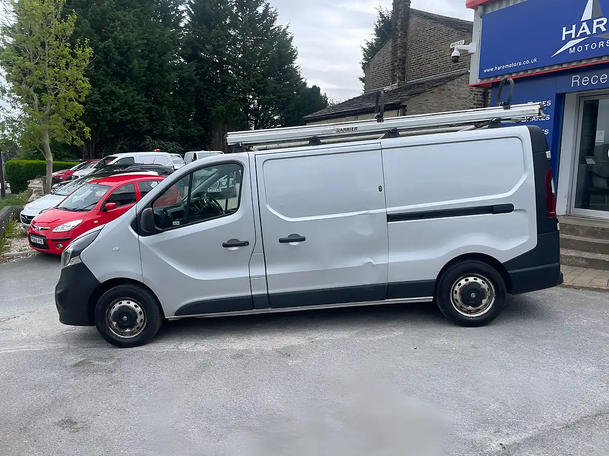 Used 2018 Vauxhall Vivaro 2900 Panel Van L2 H1 Silver - Interior and Exterior details 2