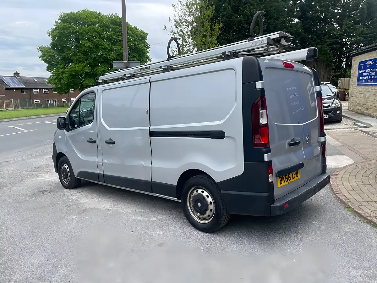 Used 2018 Vauxhall Vivaro 2900 Panel Van L2 H1 Silver - Interior and Exterior details 3