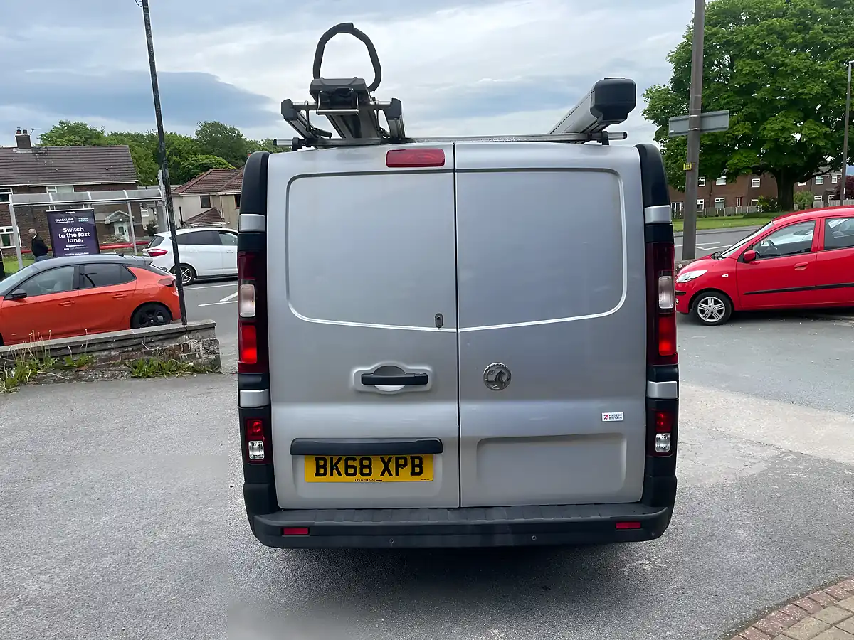 Used 2018 Vauxhall Vivaro 2900 Panel Van L2 H1 Silver - Interior and Exterior details 4