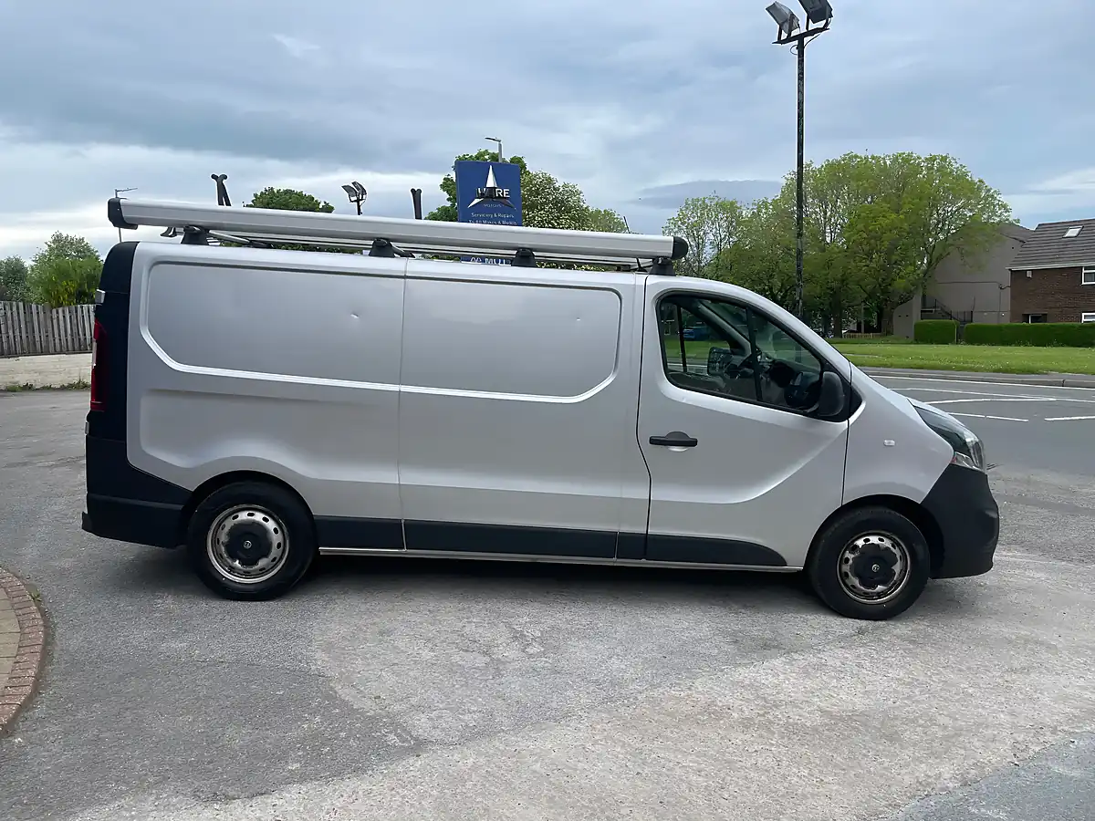 Used 2018 Vauxhall Vivaro 2900 Panel Van L2 H1 Silver - Interior and Exterior details 6