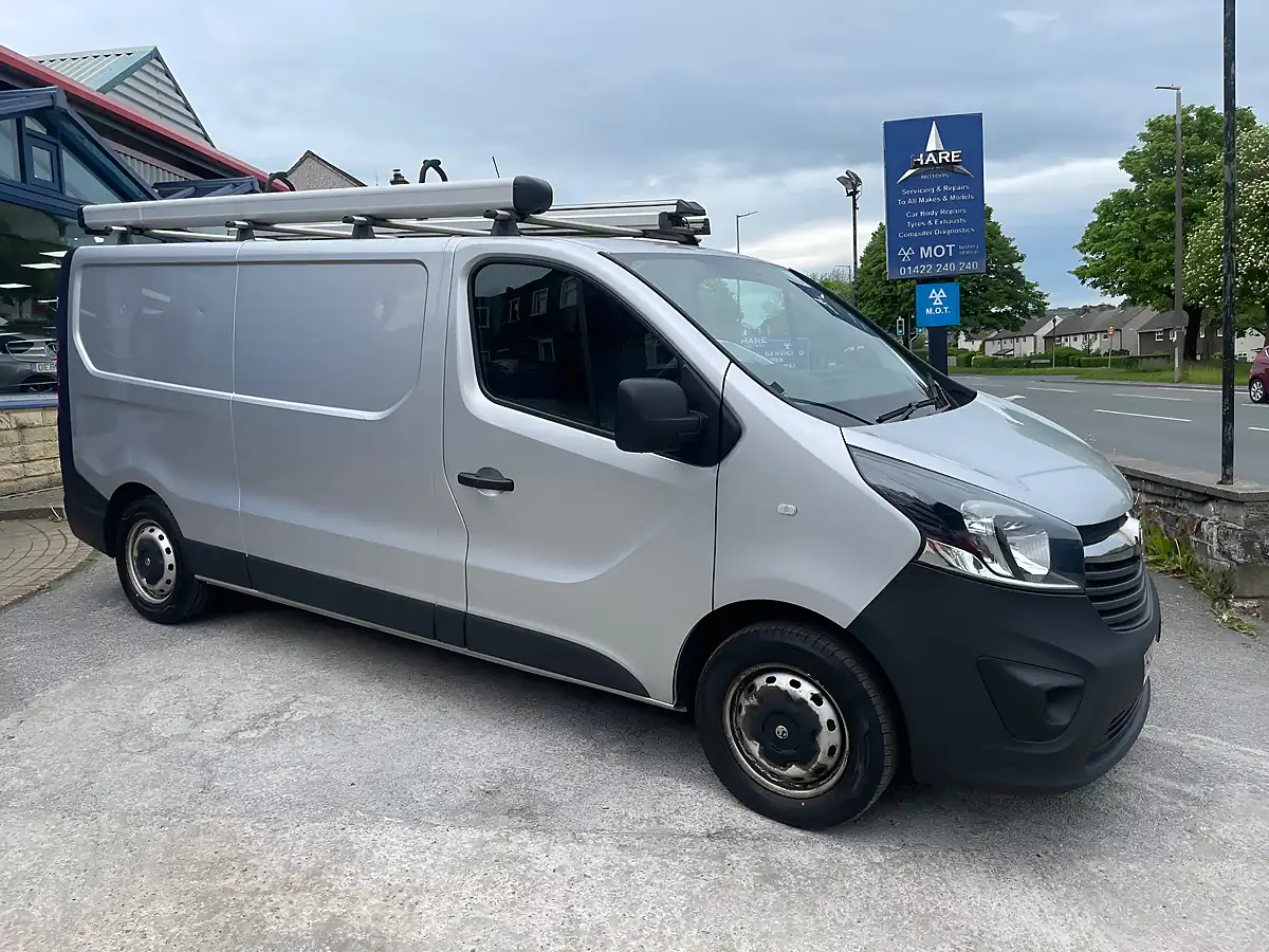 Used 2018 Vauxhall Vivaro 2900 Panel Van L2 H1 Silver - Interior and Exterior details 7