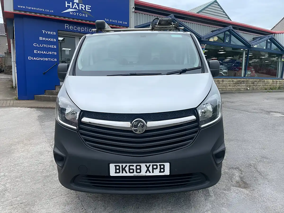 Used 2018 Vauxhall Vivaro 2900 Panel Van L2 H1 Silver - Interior and Exterior details 8