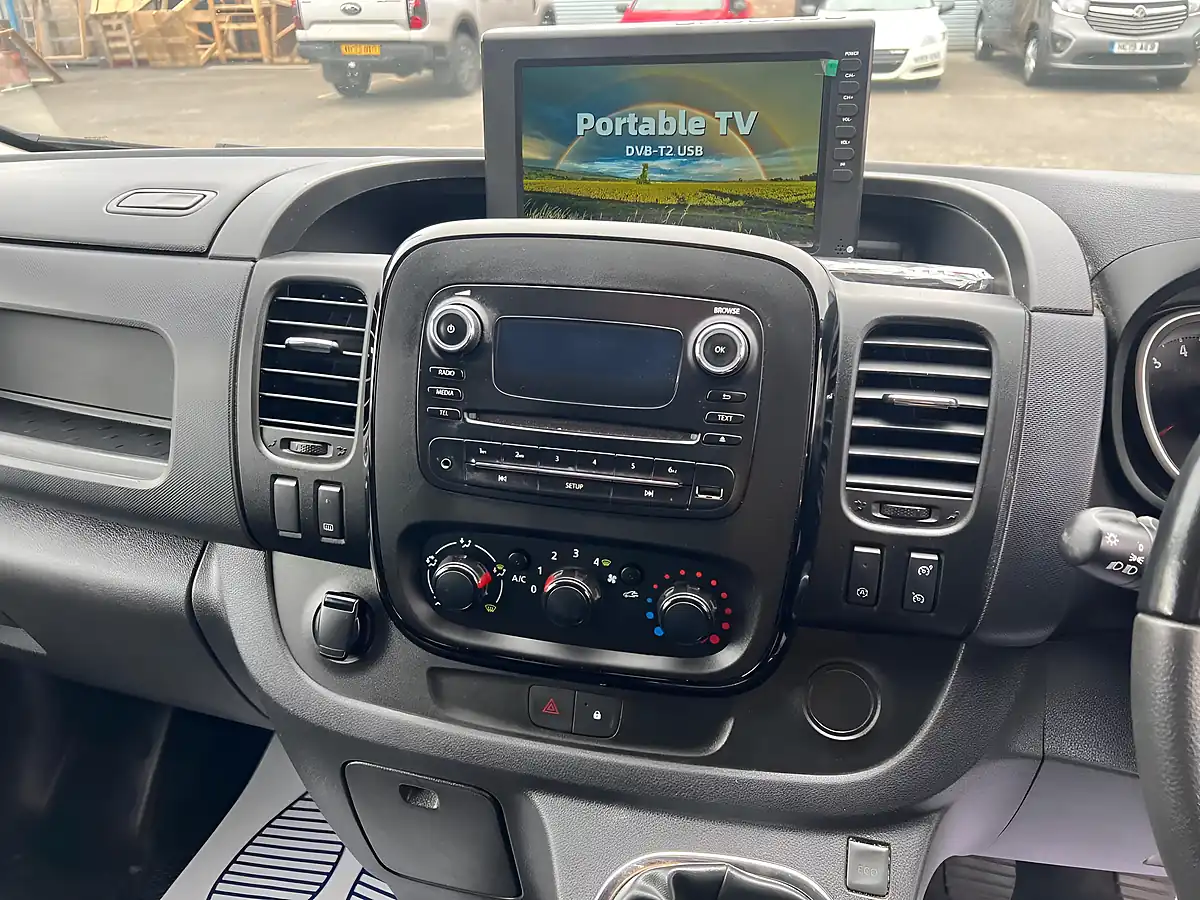 Used 2018 Vauxhall Vivaro Campervan Silver - Interior and Exterior details 11