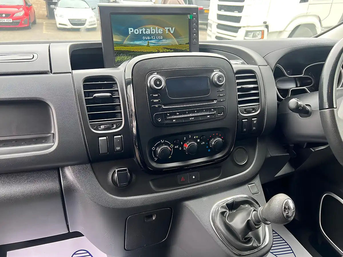 Used 2018 Vauxhall Vivaro Campervan Silver - Interior and Exterior details 8