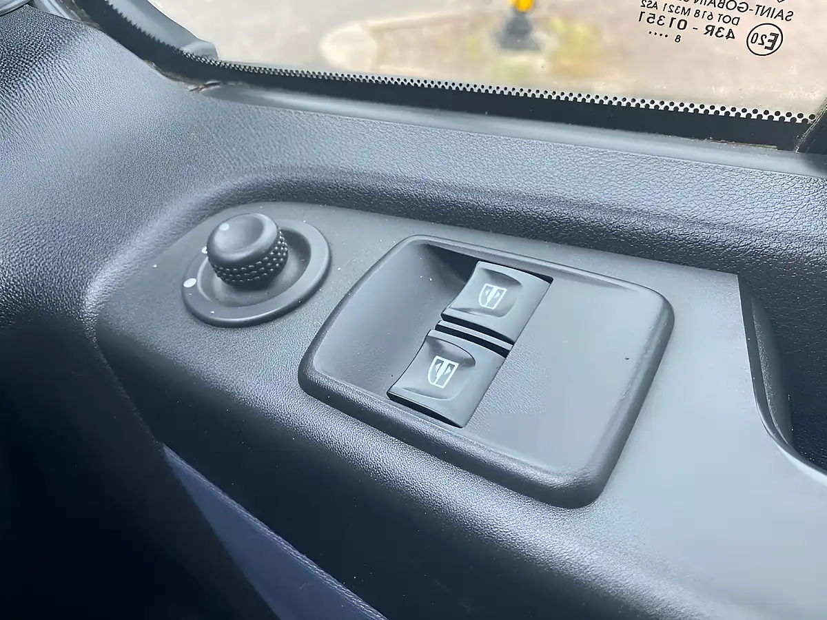 Used 2018 Vauxhall Vivaro Lwb White - Interior and Exterior details 12