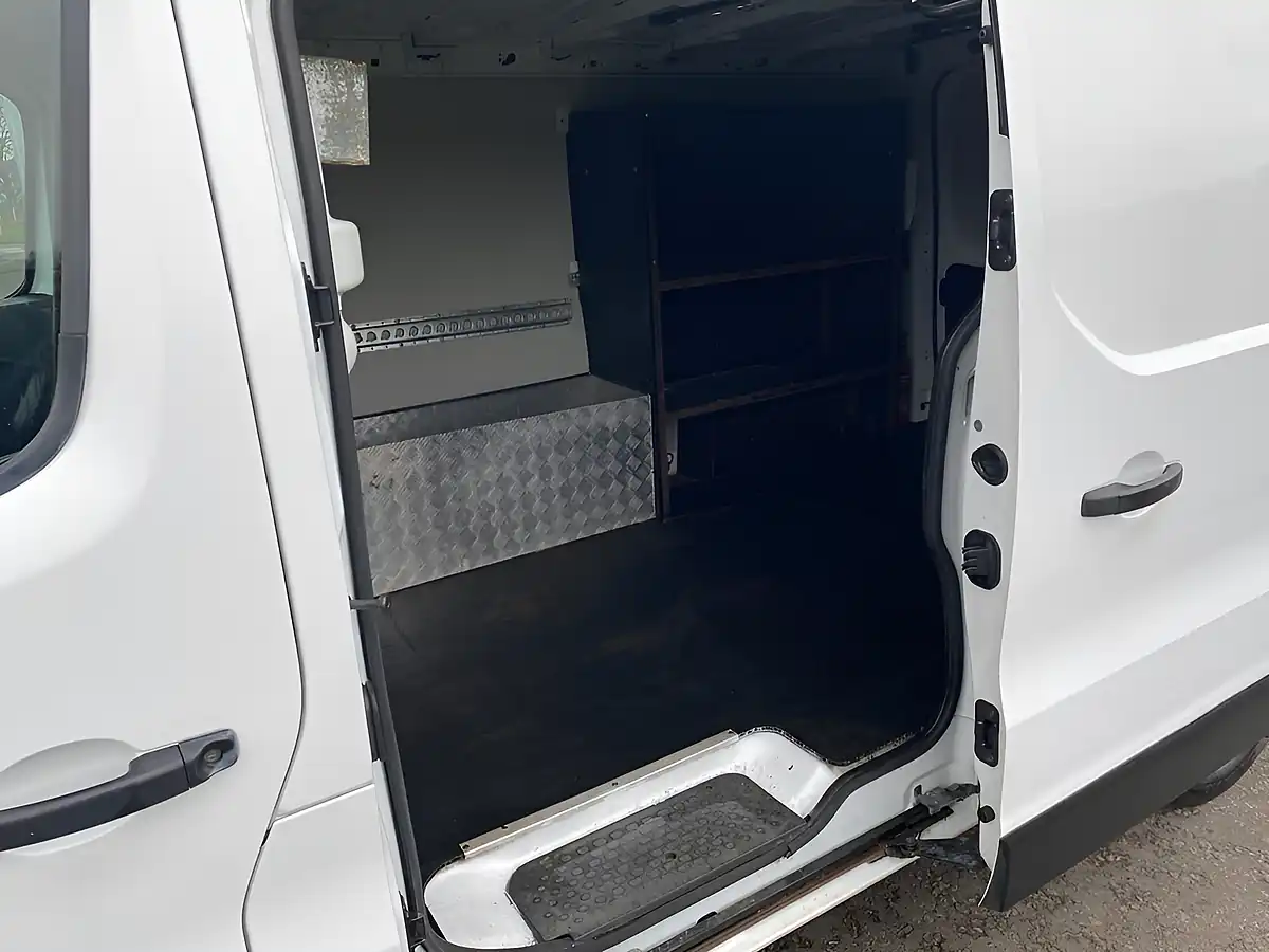 Used 2018 Vauxhall Vivaro Lwb White - Interior and Exterior details 14