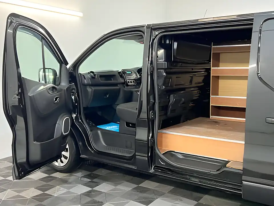Used 2018 Vauxhall Vivaro Sportive L1H1 Black - Interior and Exterior details 14