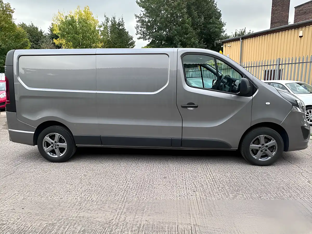 Used 2018 Vauxhall Vivaro Sportive L2 H1 Grey - Interior and Exterior details 3