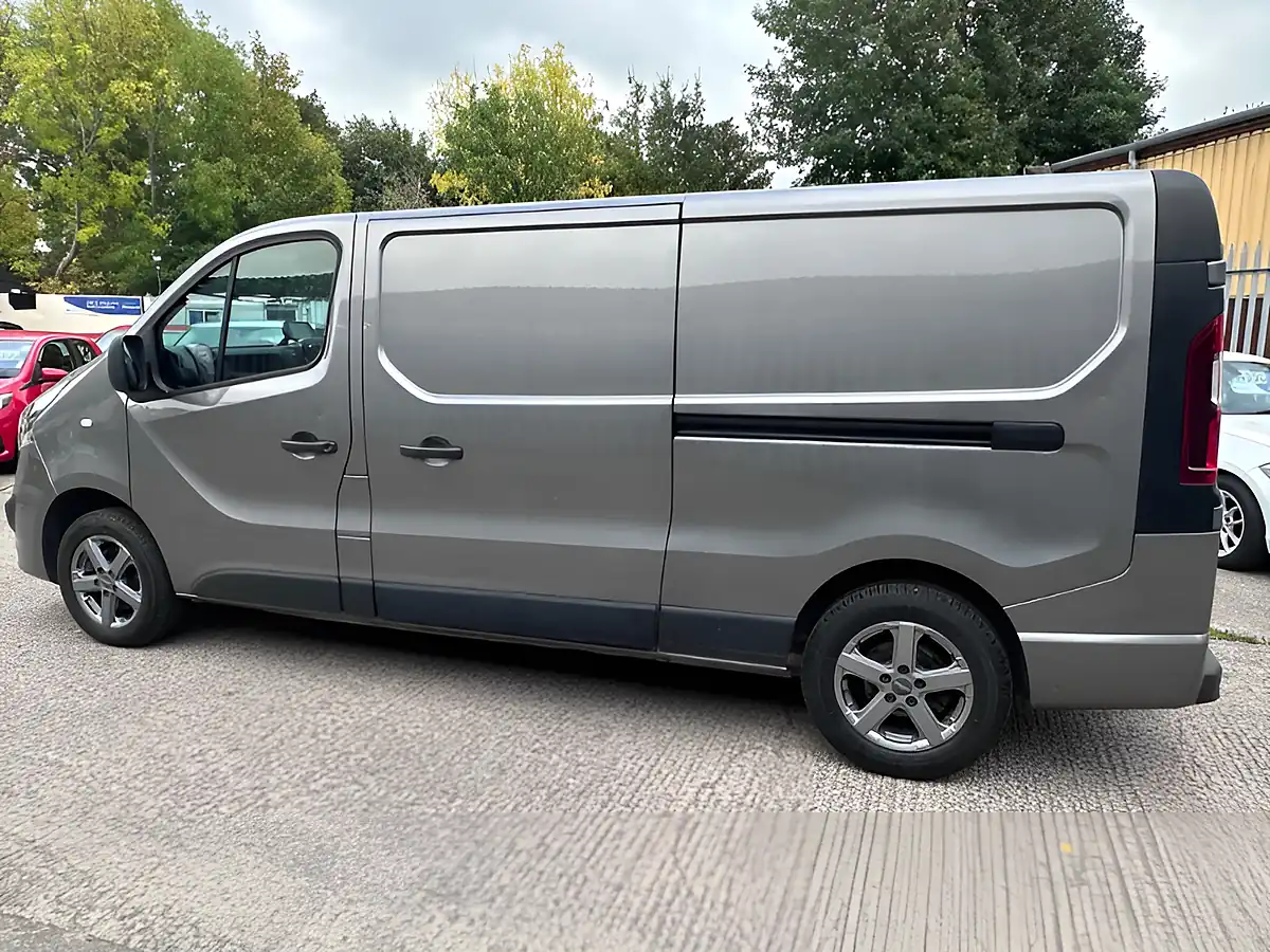 Used 2018 Vauxhall Vivaro Sportive L2 H1 Grey - Interior and Exterior details 6