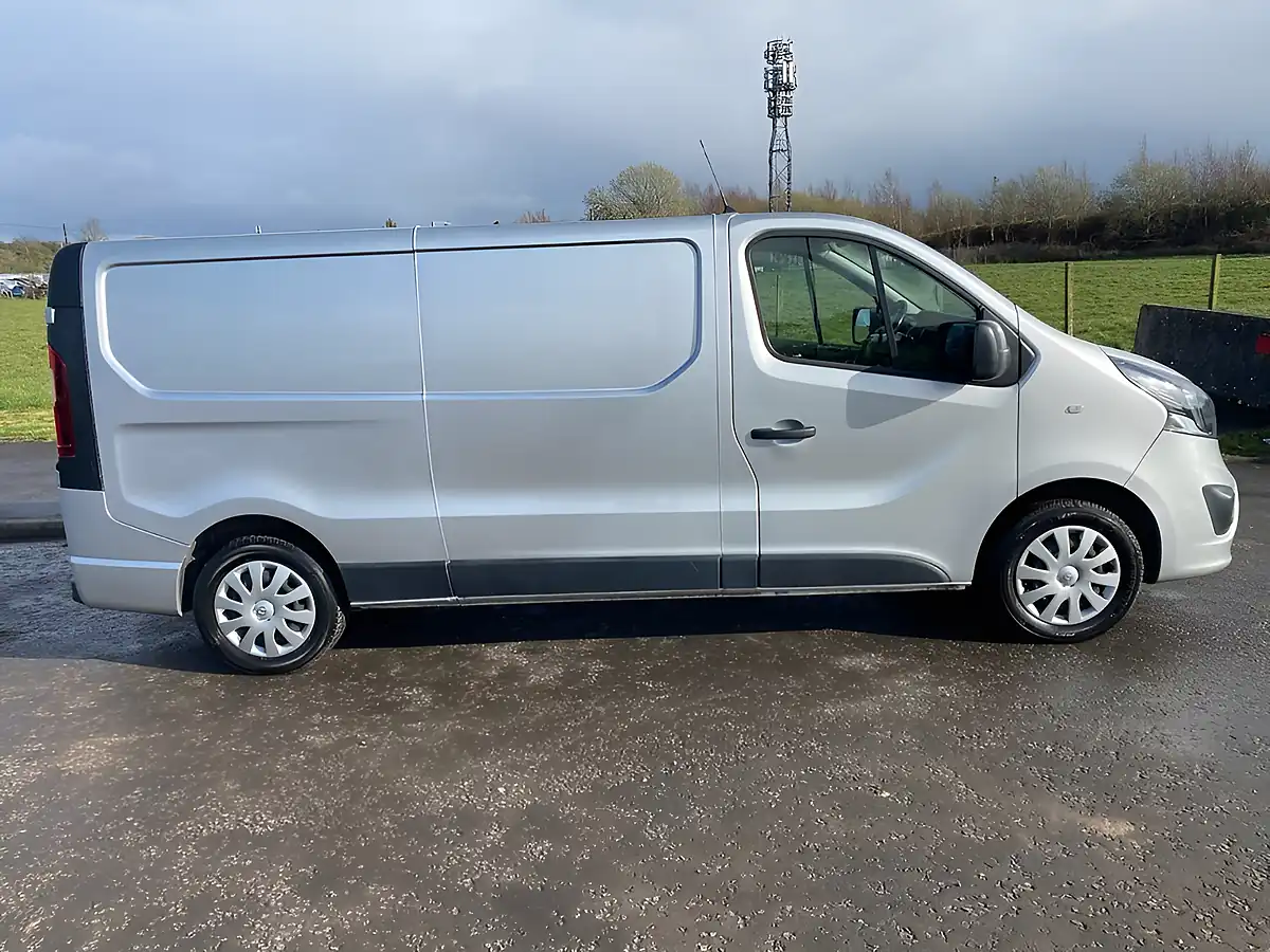 Used 2018 Vauxhall Vivaro Sportive Lwb Silver - Interior and Exterior details 2
