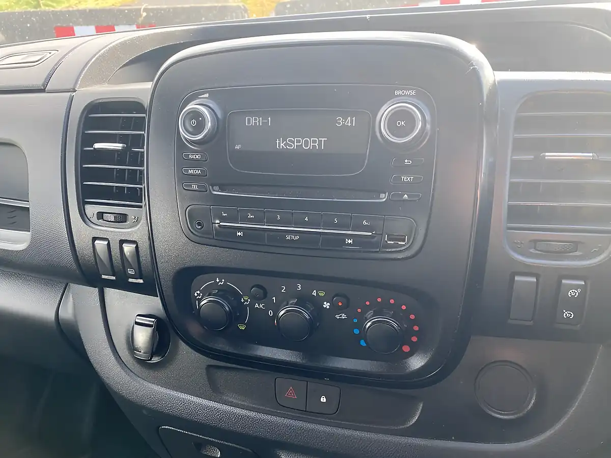 Used 2018 Vauxhall Vivaro Sportive Lwb Silver - Interior and Exterior details 5
