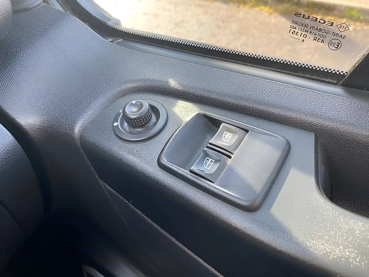 Used 2018 Vauxhall Vivaro Sportive Lwb Silver - Interior and Exterior details 6